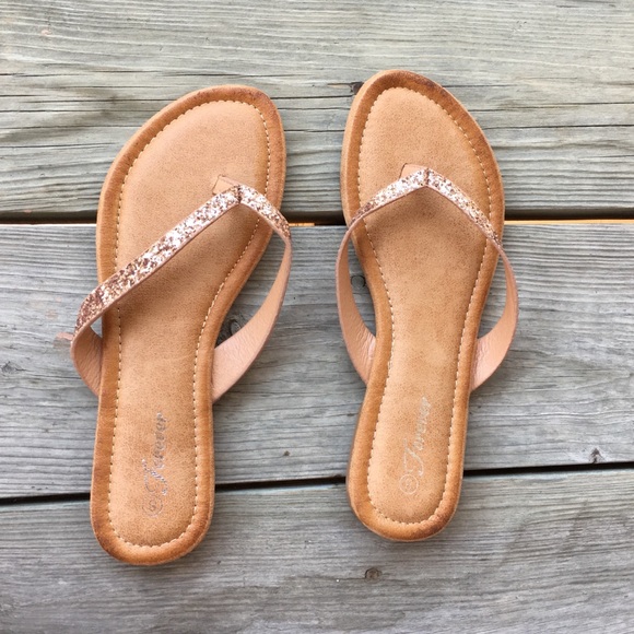 Rose gold sparkle flip flops - Picture 3 of 6